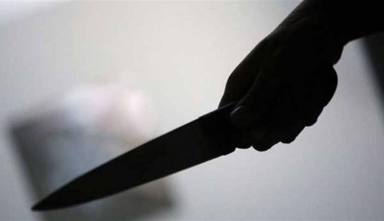 تفسير حلم احد يلاحقني بسكين ورؤية شخص يحمل سكين في المنام
