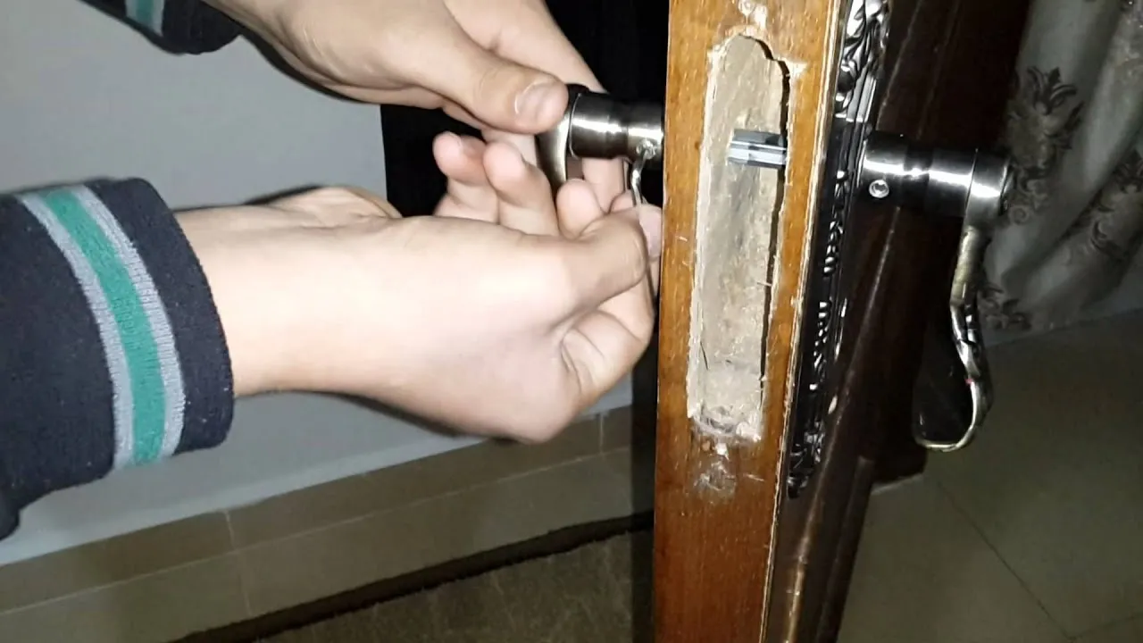تفسير حلم رؤية باب السيارة مخلوع في المنام لابن سيرين