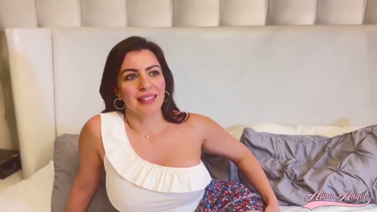 كم عمر العراقية الينا انجل صور فيديو