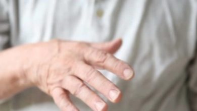 تجربتي مع رعشة اليدين 2023 واخطارها وطرق علاجها