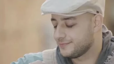 يا من صلّيتَ بكل الأنبياء يا من في قلبكَ رحمةٌ للناس يا من ألّفتَ قلوبًا بالإسلام يا حبيبي يا شفيعي يا رسول الله بأُمّي وأَبي فدَيتُكَ سيِّدي صلاةٌ وسلام عليكَ يا نبي حبيبي يا محمد أتيتَ بالسلام والهُدى محمد حبيبي يا يا محمد يا رحمةً للعالمينَ يا محمد يا من حلَّيتَ حياتَنا بالإيمان يا من بجمالِك علَّمتَ الإحسان يا من نوَّرتَ قلوبَنا بالقرآن يا حبيبي يا شفيعي يا رسول الله بأُمّي وأَبي فدَيتُكَ سيِّدي صلاةٌ وسلام عليكَ يا نبيّ حبيبي يا محمد أتيتَ بالسلام والهُدى محمد حبيبي يا يا محمد يا رحمةً للعالمينَ يا محمد صلّى اللهُ على خاتَمِ الأنبياء محمد محمد رحمةٌ للعالمين رحمةٌ للعالمين محمد محمد رحمةٌ للعالمين رحمةٌ للعالمين محمد محمد رحمةٌ للعالمين رحمةٌ للعالمين حبيبي يا محمد أتيتَ بالسلام والهُدى محمد حبيبي يا يا محمد يا رحمةً للعالمينَ يا محمد حبيبي يا محمد أتيتَ بالسلام والهُدى محمد حبيبي يا يا محمد يا رحمةً للعالمينَ يا محمد